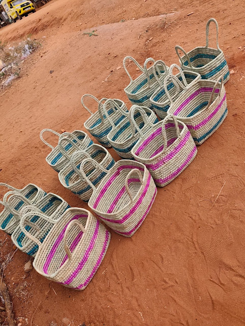 HANDMADE PICNIC BASKET ,BEACH BASKETS ,FRUIT BASKETS,GIFT BASKETS.